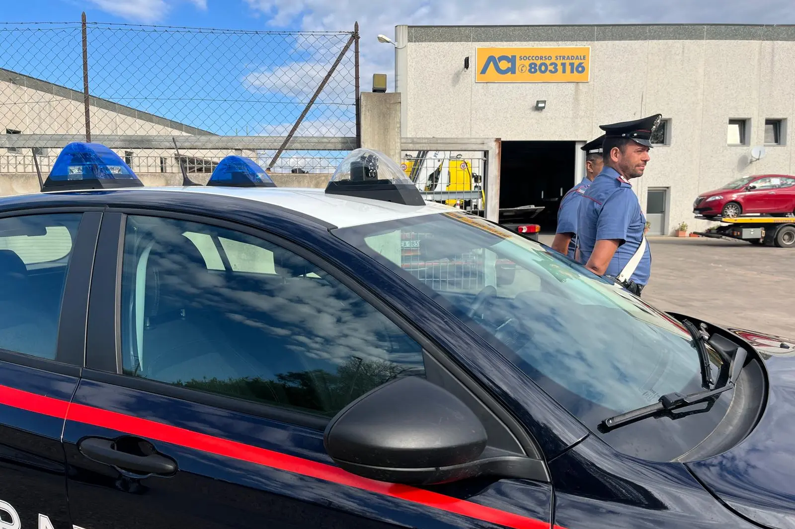 I carabinieri nel deposito giudiziario di Olbia