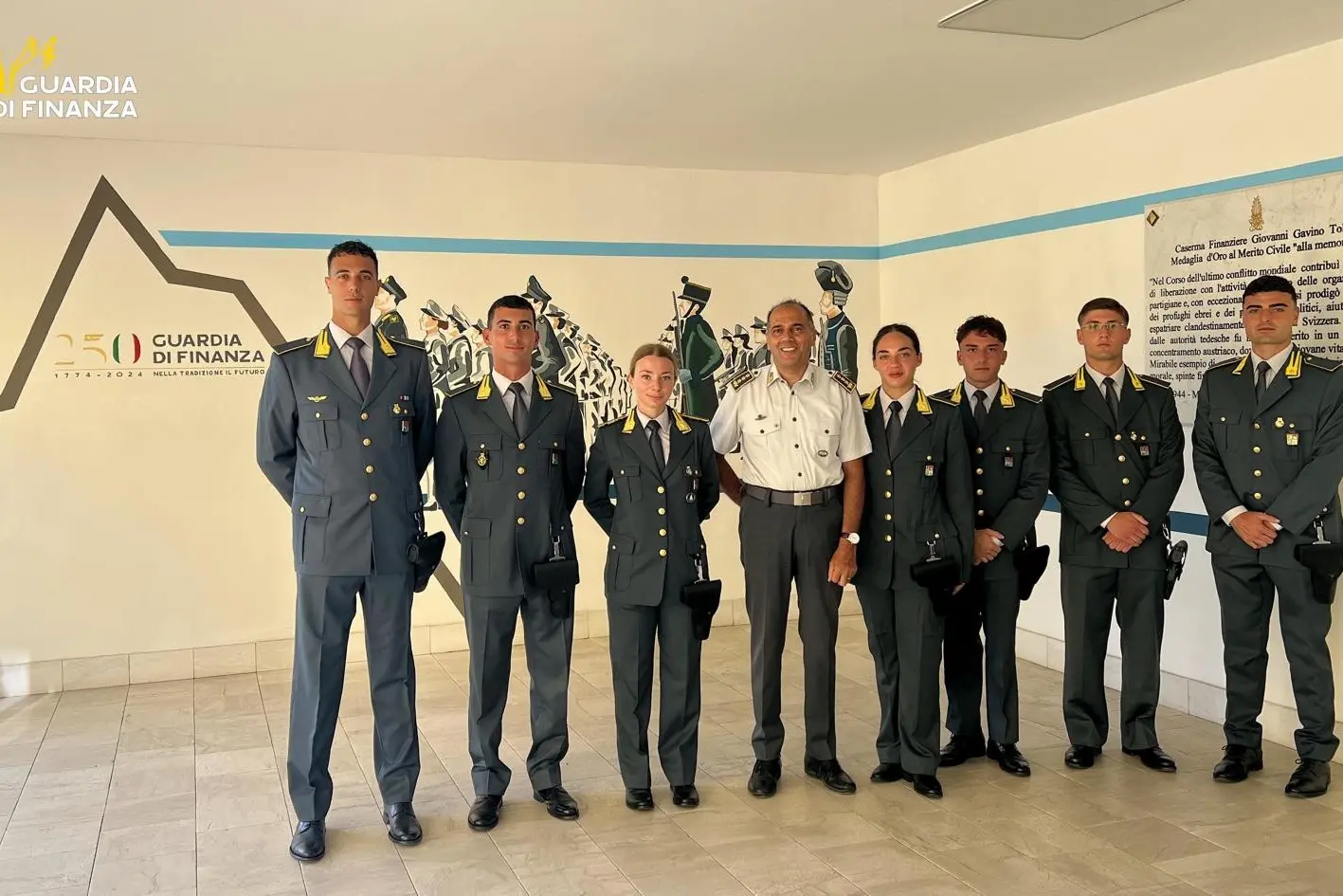 Allievi marescialli della guardia di Finanza con il colonnello Marco Sebastiani