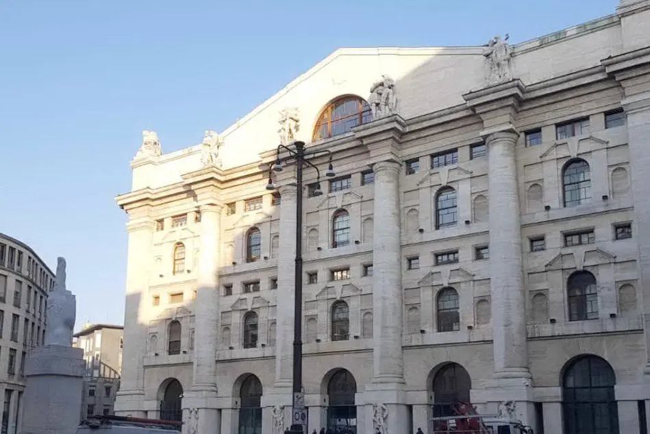 Il palazzo della Borsa di Milano (Ansa)