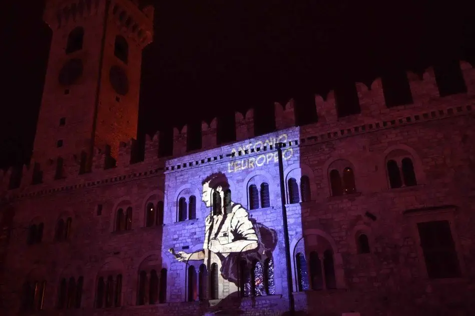 Trento, il ricordo di Antonio Megalizzi sulla parete del museo Diocesiano