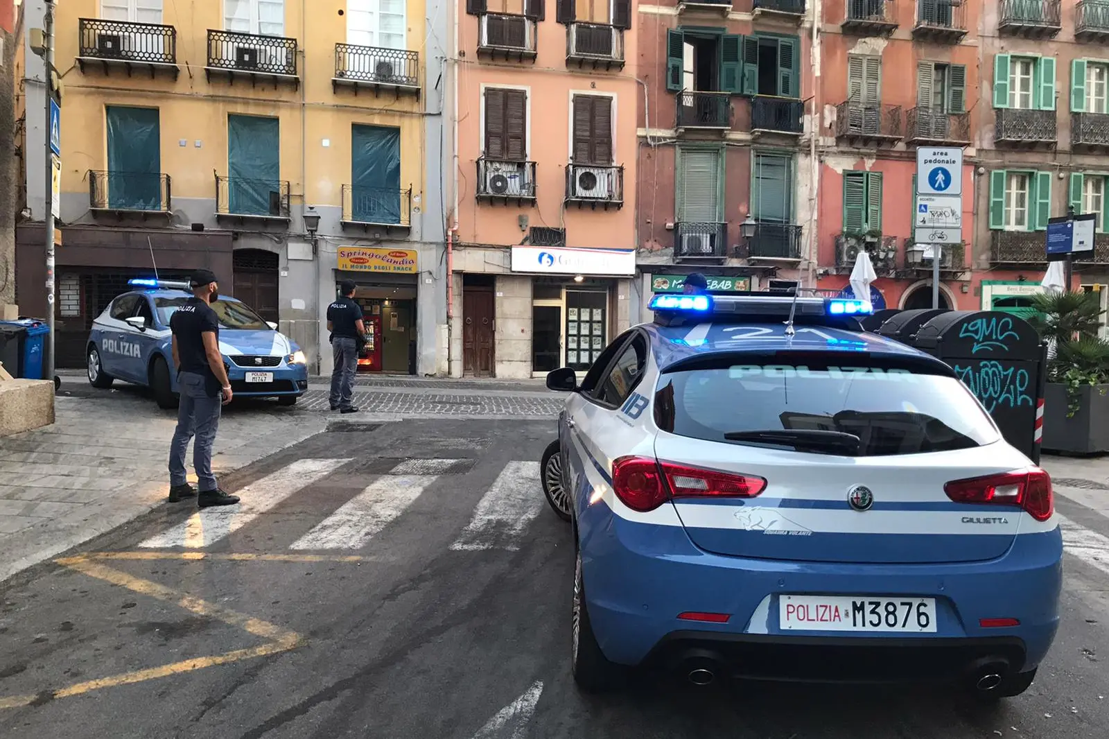 Pattuglie della polizia nella zona vicino al Corso