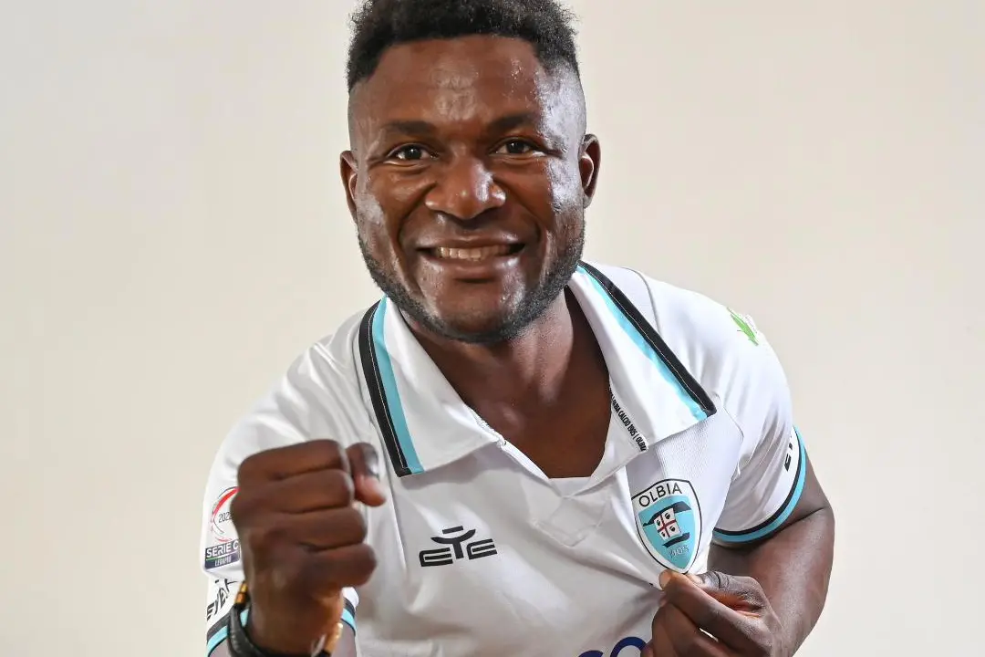 Joseph Minala con la maglia dell'Olbia (foto Olbia Calcio)