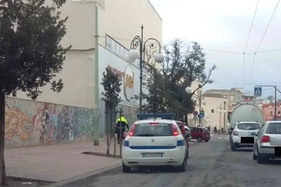I controlli dei vigili in via Marconi