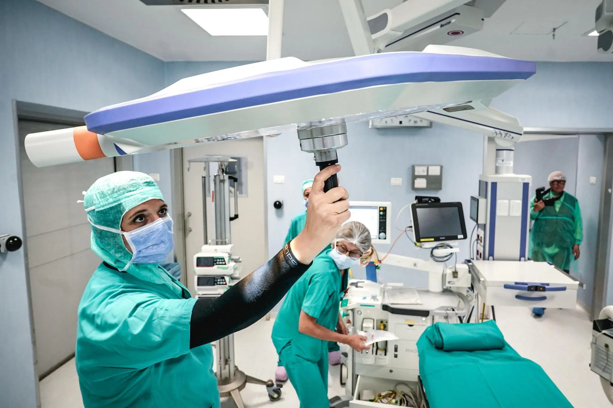 Inaugurazione delle nuove sale operatorie multimediali dell'Ospedale Cto, Torino, 13 giugno 2025. ANSA/TINO ROMANO. (infermiera, sala, operatoria, simbolica)