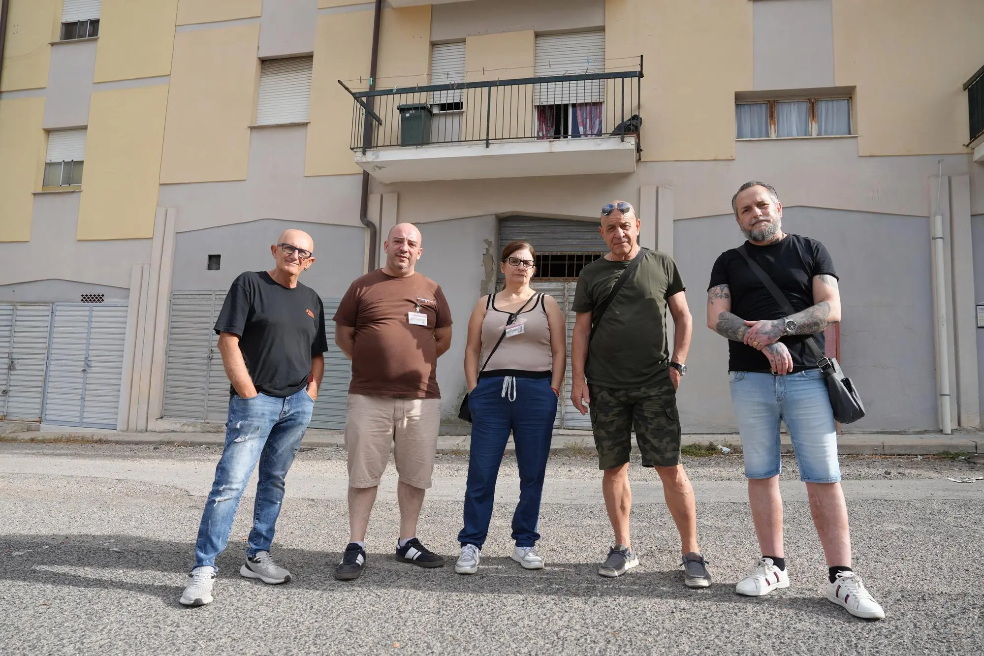 Residenti di piazza Amundsen a Sassari (foto Floris)