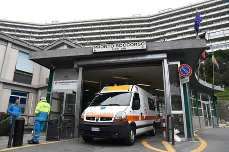 L'ospedale San Martino di Genova (Ansa)