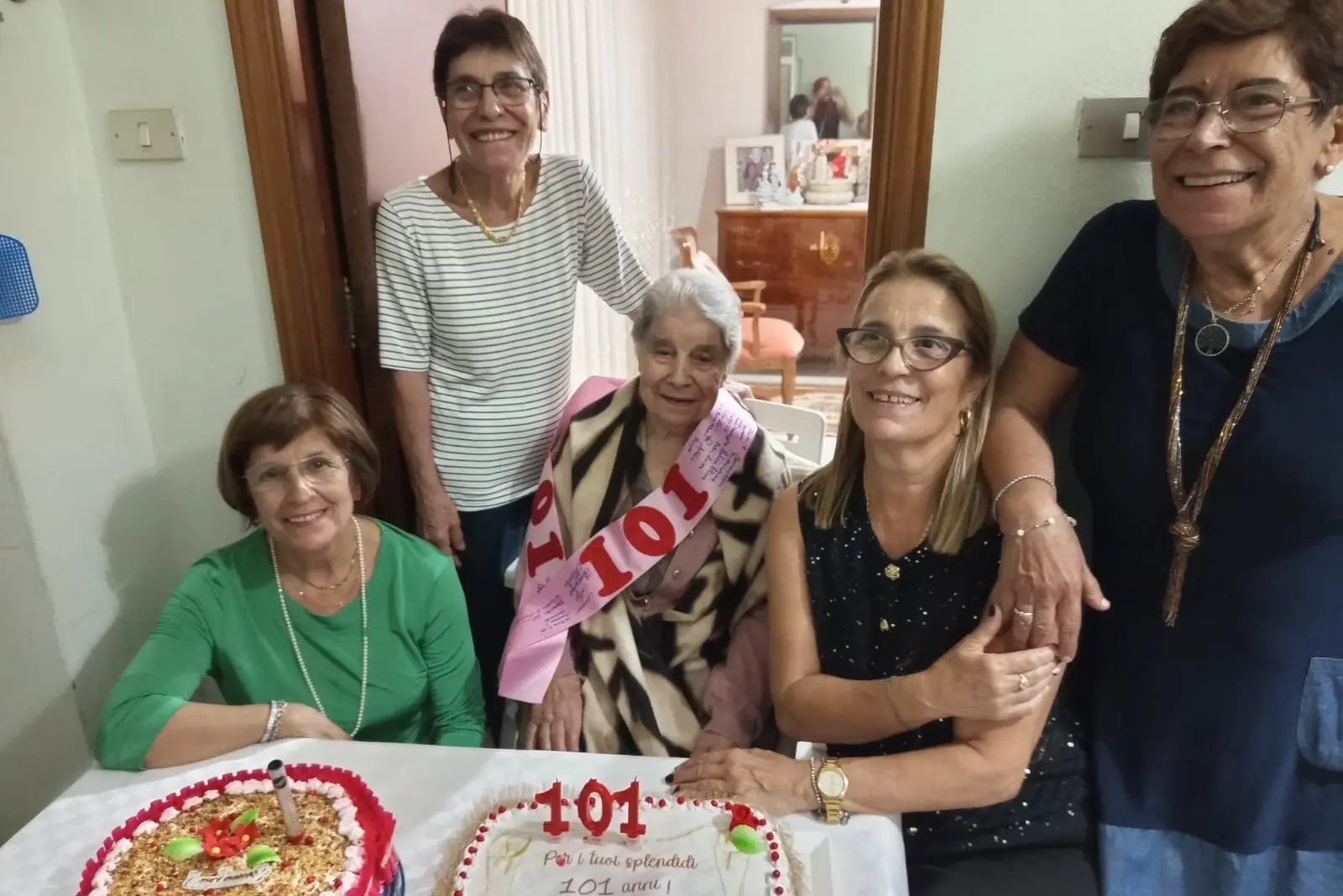 Maria Sabiu spegne 101 candeline circondata dall'affetto dei familari
