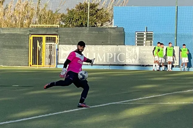 Marco Ruzittu, portiere dell’Ilvamaddalena capolista in Eccellenza (foto Spignesi)