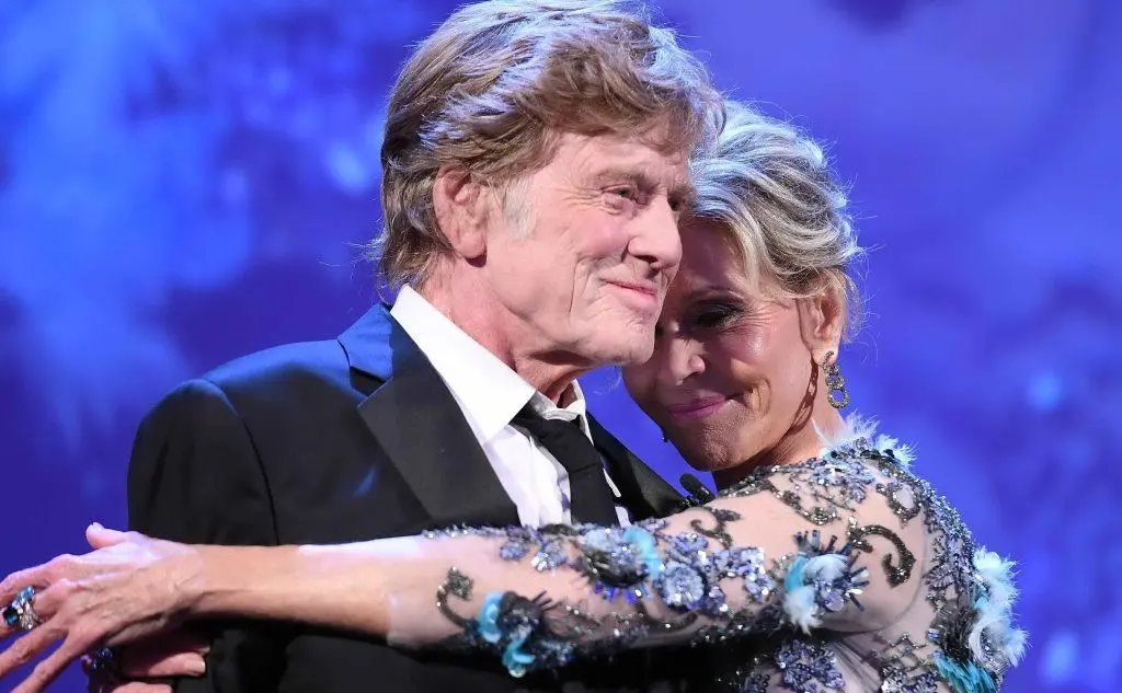 L'abbraccio con Jane Fonda sul palco dell'ultimo Festival di Venezia