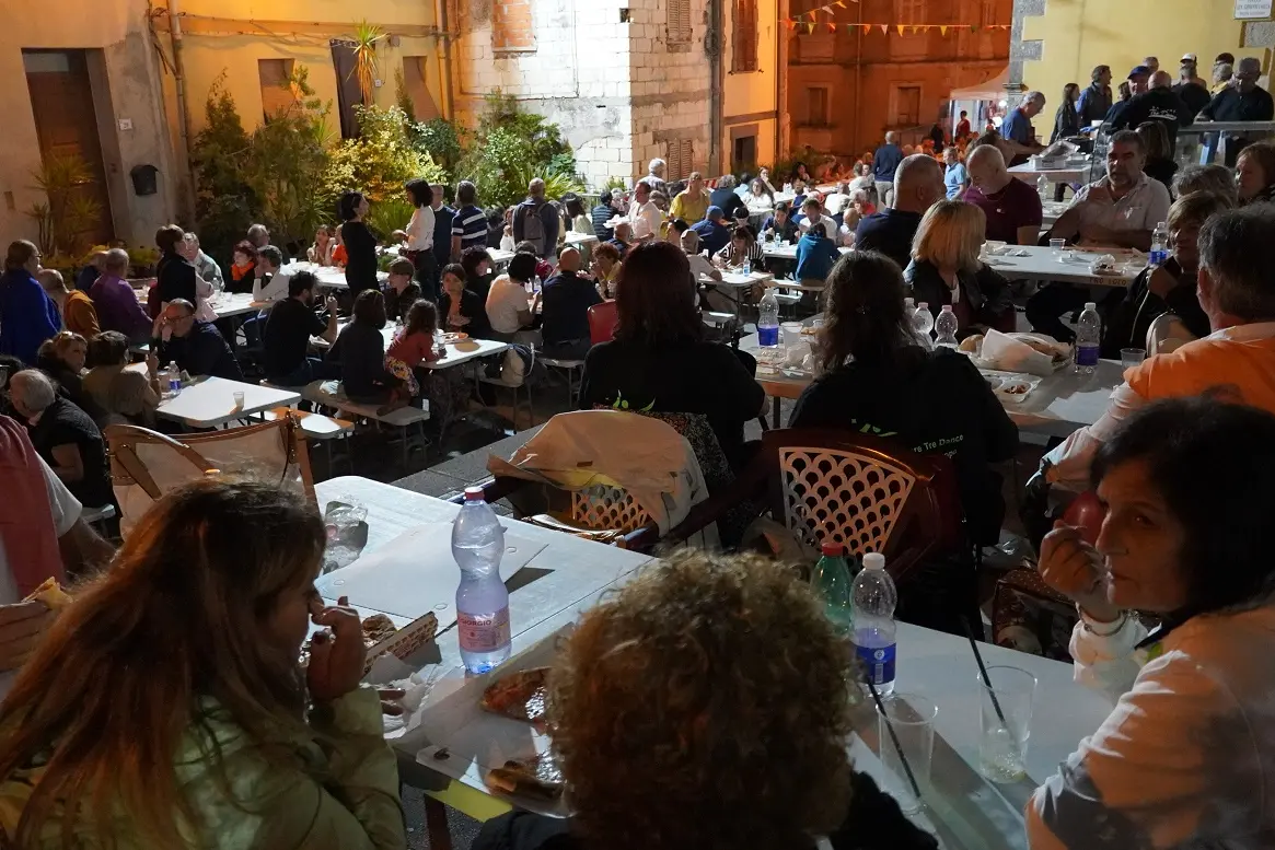 Una delle edizioni passate di "Chenamos in carrela" (foto Marras)