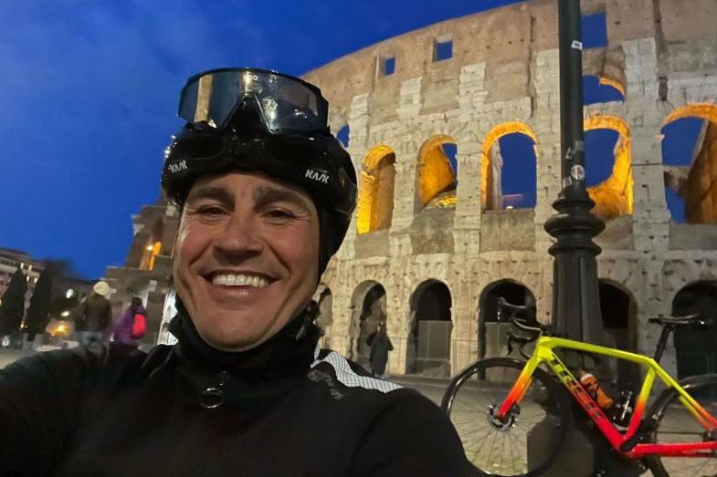 L’impresa di Fabio Cannavaro, in bici da Napoli a Roma in 7 ore e 43 minuti