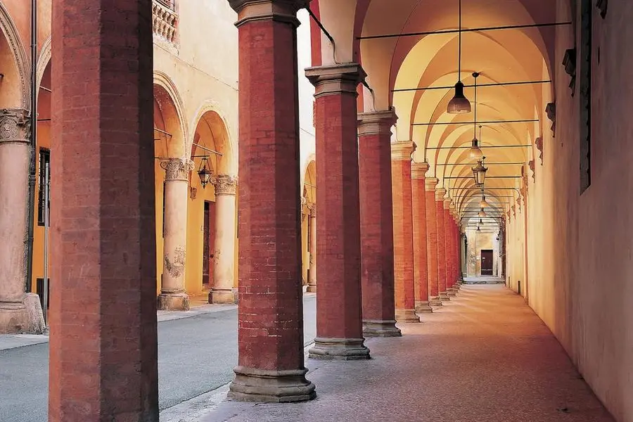 I famosi portici di Bologna (Ansa)