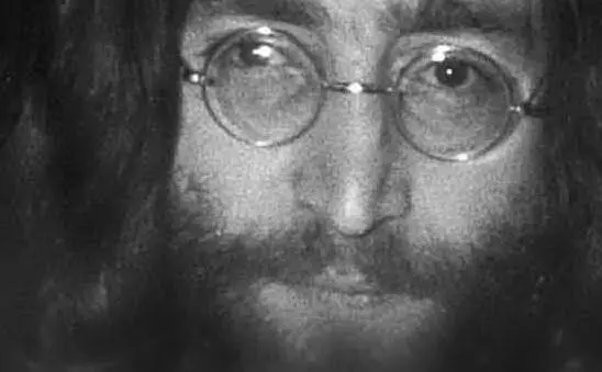 L'ex Beatle viene ucciso da un fan con problemi psichici