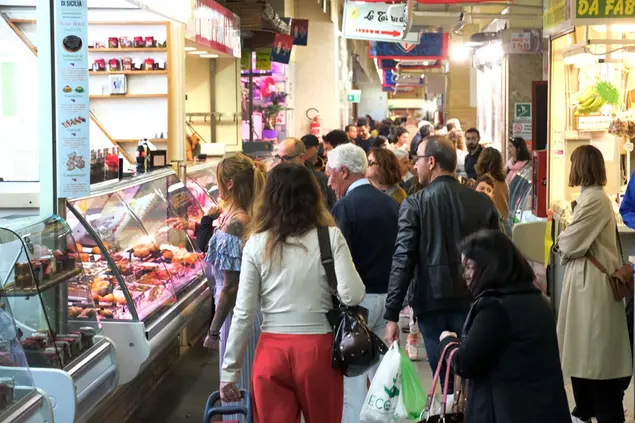 Cagliari, mercato di San Benedetto (archivio L'Unione Sarda - Ungari)