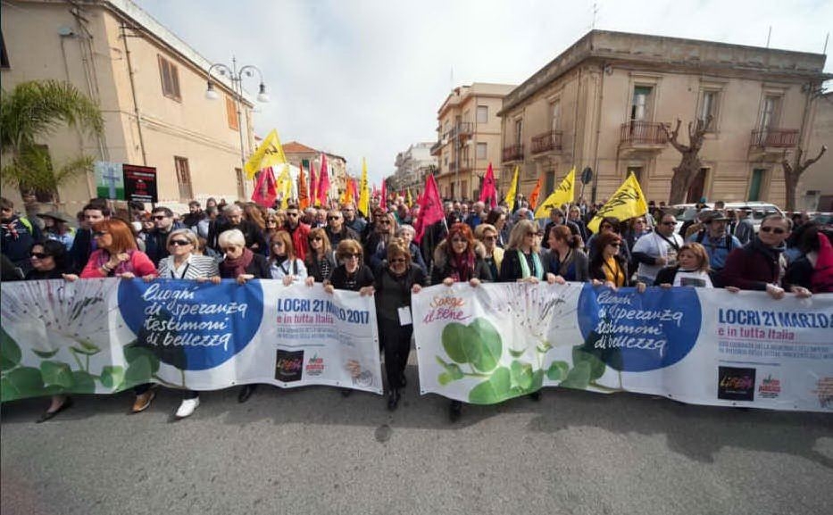 Il 21 marzo è la Giornata della memoria e dell'impegno in ricordo delle vittime delle mafie; la manifestazione di Libera a Locri (Cosenza)