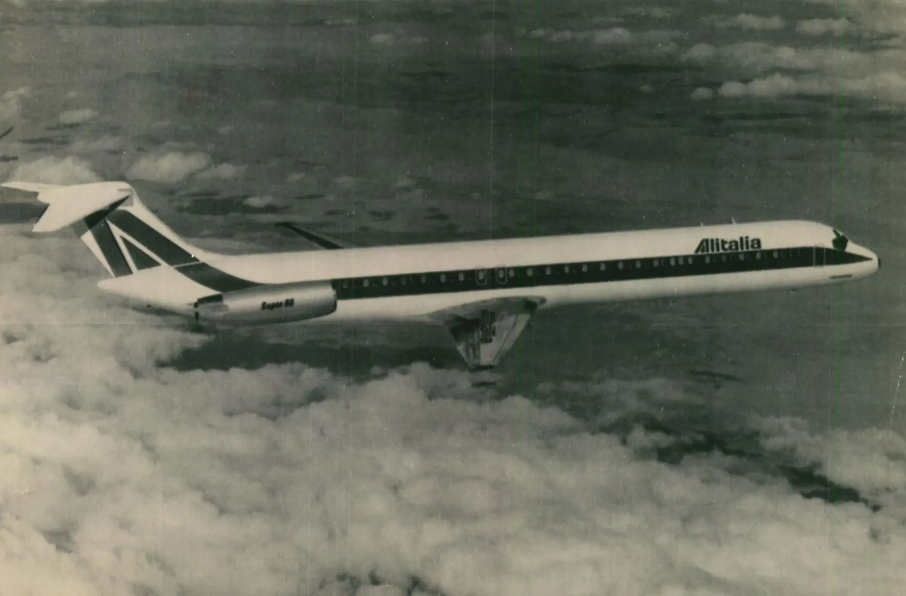 Un Dc9 Alitalia utilizzato negli anni Ottanta (foto archivio L'Unione Sarda)