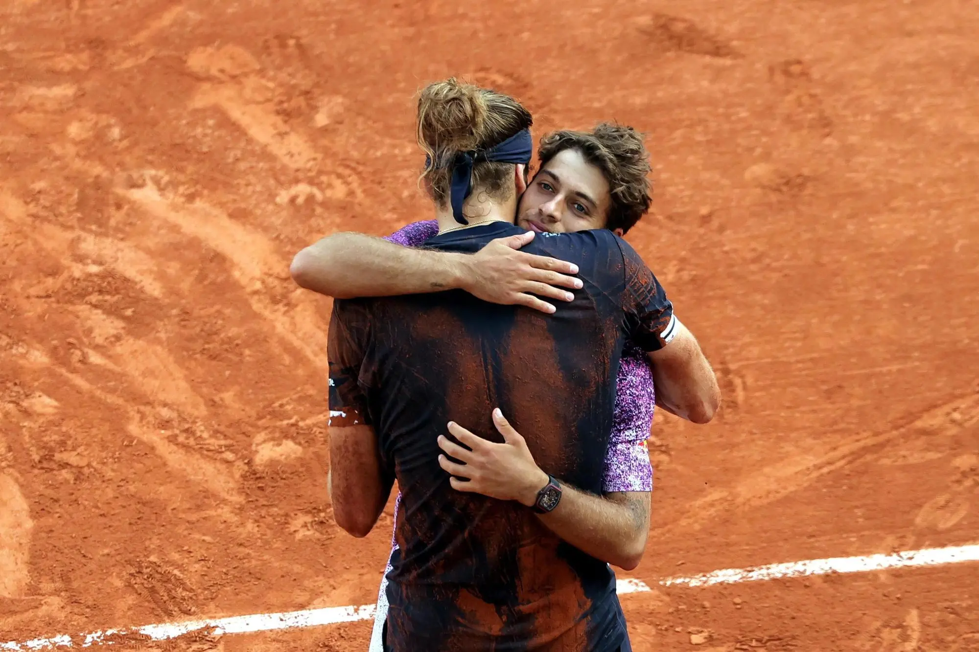 L'abbraccio a fine gara tra Cobolli e Zverev