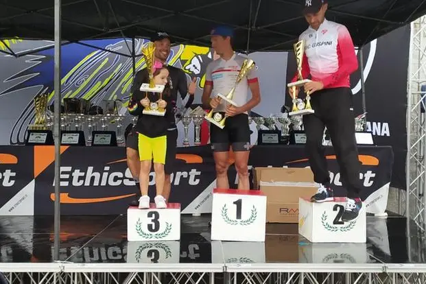 The winners of the Serpilonga on the podium yesterday in Sinnai (Andrea Serreli)