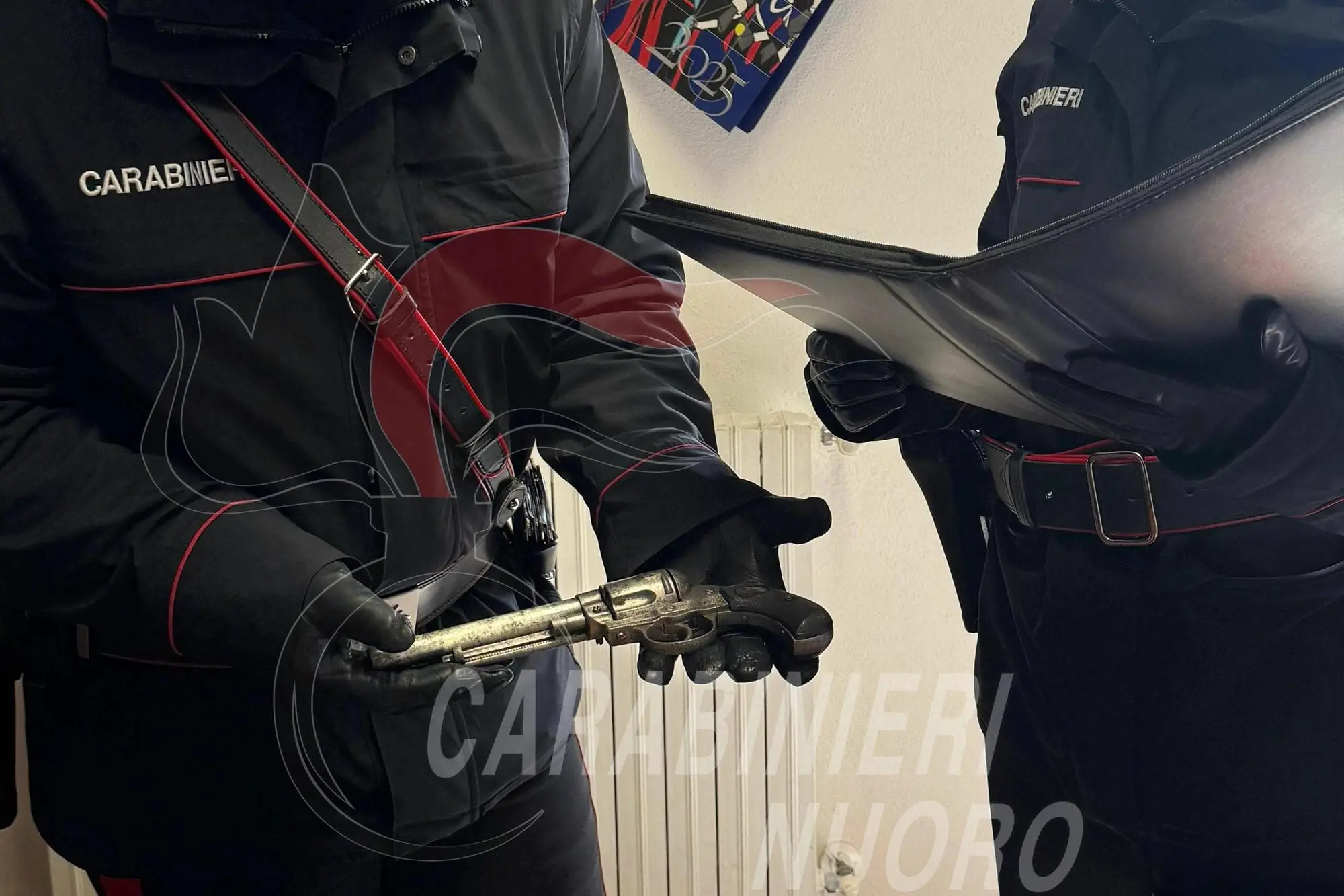 Il revolver (foto Carabinieri)