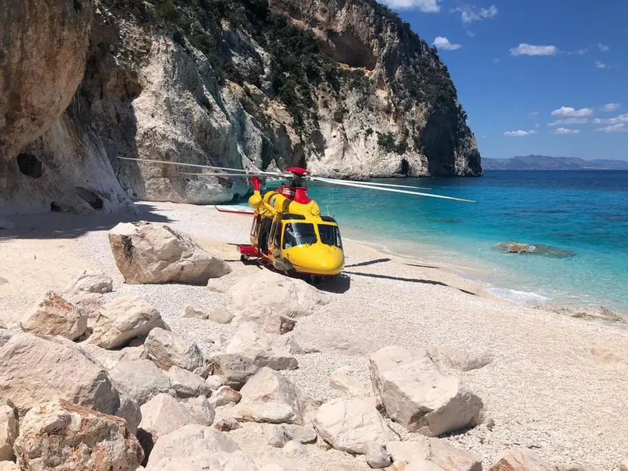 Interventi in spiaggia (L'Unione Sarda)