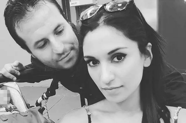 L'influencer con il marito (foto via Ansa)