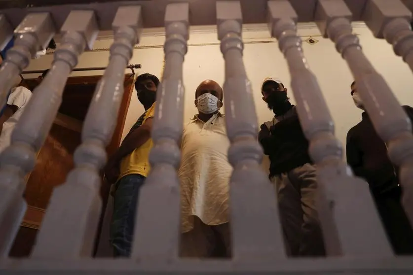India, pazienti in coda per il vaccino anti-Covid (Ansa)