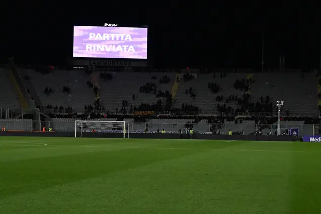 Lo stadio Artemio Franchi di Firenze dopo la sospensione di Fiorentina-Inter (foto Ansa)