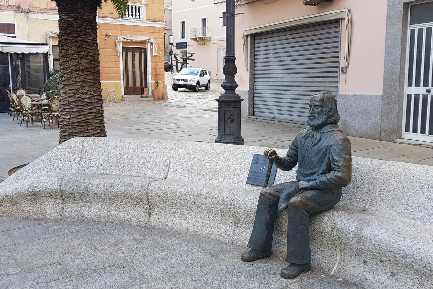 Piazza Garibaldi a La Maddalena (foto Ronchi)
