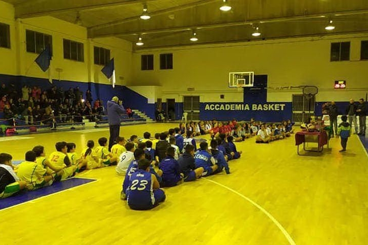 Il momento delle premiazioni (foto Scuola Basket)