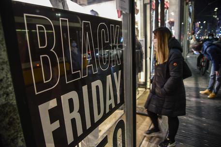 Black Friday, i sardi spendono “solo” 77 euro a testa