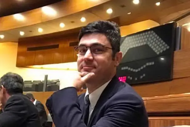 Andrea Soddu dopo l'elezione (foto dal profilo Facebook del sindaco di Desulo Gigi Littarru)