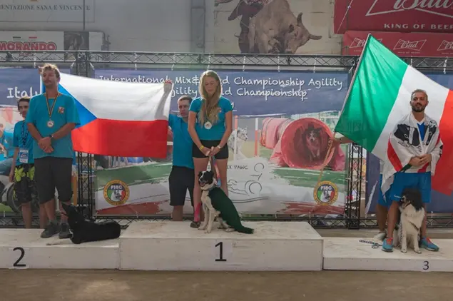 Il sassarese Stefano Canu conquista il terzo posto ai mondiali di Agility dog (foto Tellini)