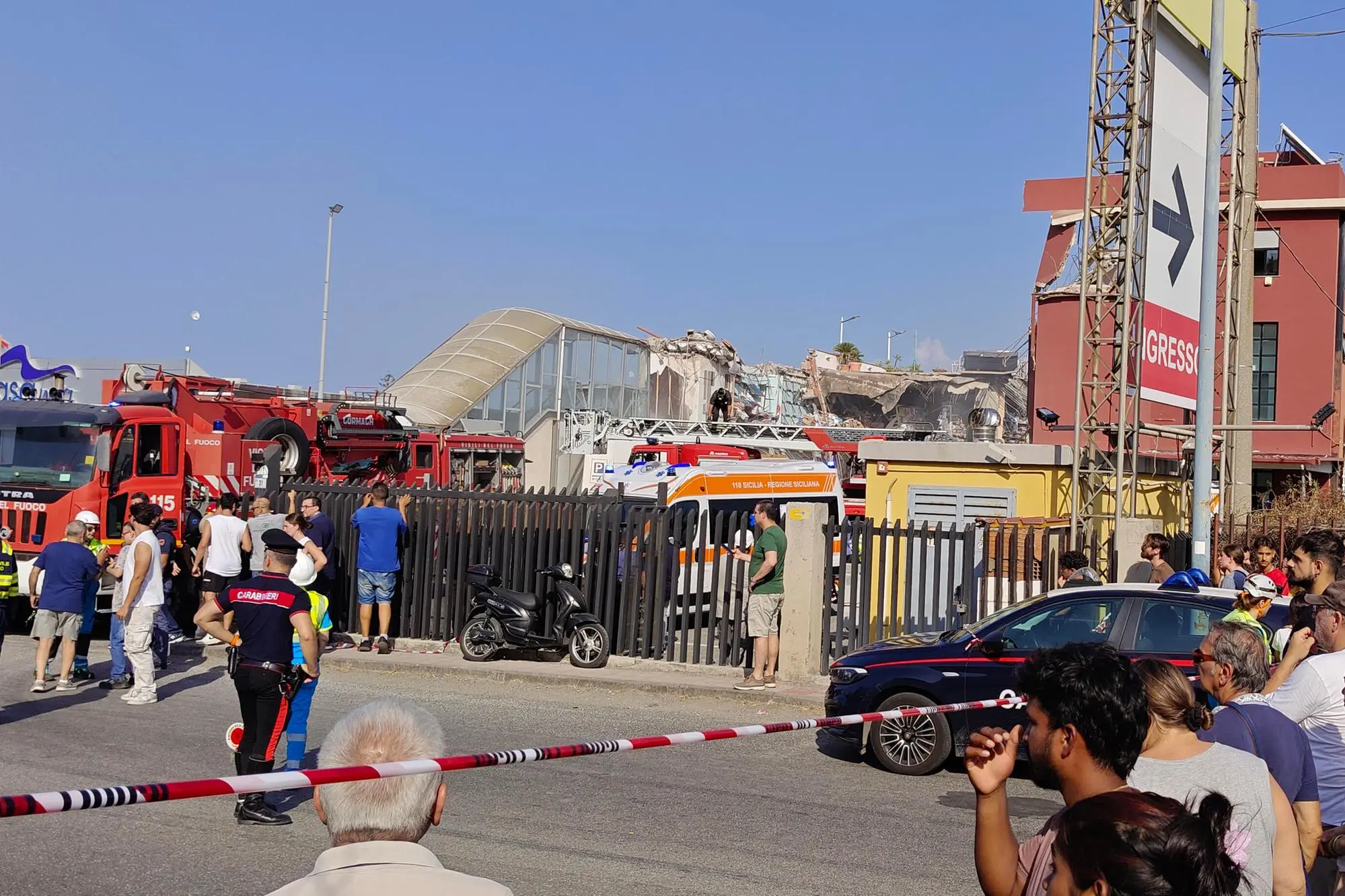 L'edificio crollato a Messina (Ansa)