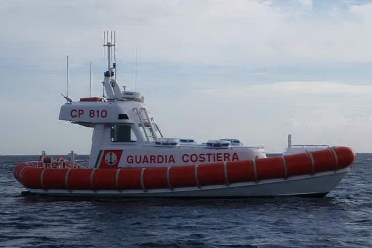 La motovedetta Cp 810 della Guardia costiera