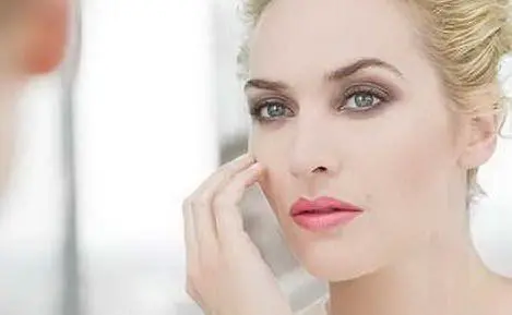 Kate Winslet nella pubblicità Lancome (Instagram)