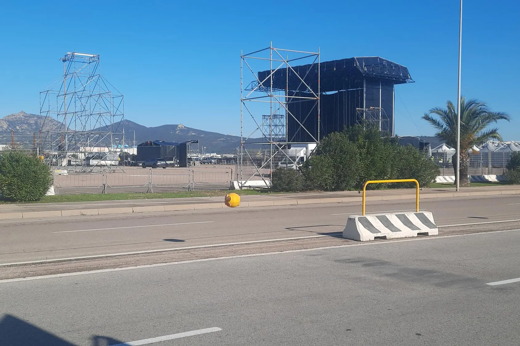 Il palco di Capodanno a Olbia (foto Careddu)
