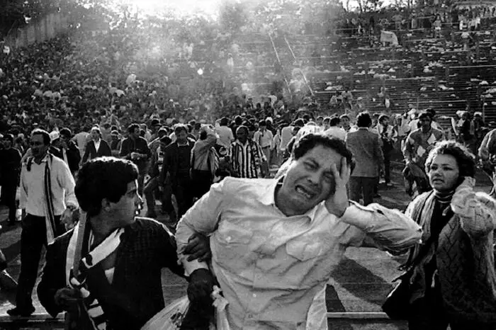 Una foto d'archivio raffigurante la tragedia dello stadio di Heysel, dove 39 persone hanno perso la vita, durante la finale di Coppa Campioni (attuale Champions League) tra Juventus e Liverpool, in una immagine del 29 maggio 1985. ANSA/ARCHIVIO