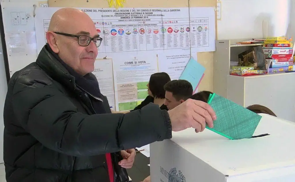 Vindice Lecis, Sinistra sarda, ha votato a Sassari (Ansa)