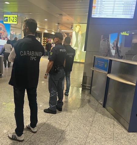 Atterra a Elmas con più di un chilo di cocaina in corpo, nigeriano in manette