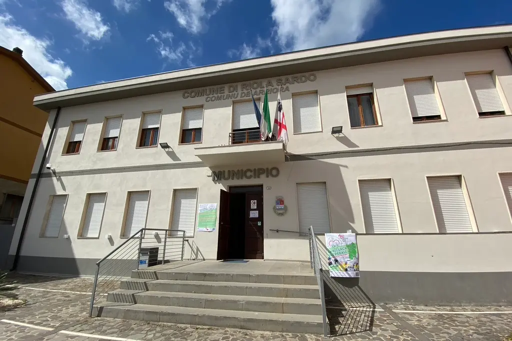Il Comune di Riola (foto Sara Pinna)
