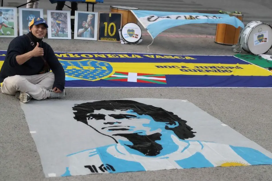 Un tributo a Maradona a Bilbao (Ansa - Tejido)