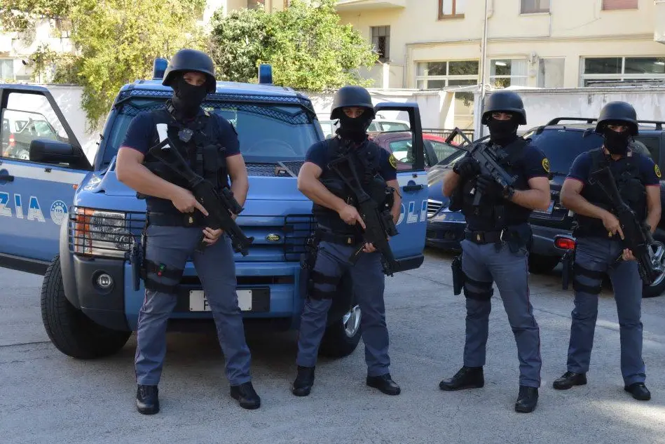 Agenti dell'antiterrorismo (Archivio L'Unione Sarda)