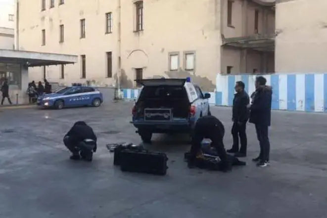 Artificieri in azione alla stazione Arst di Oristano