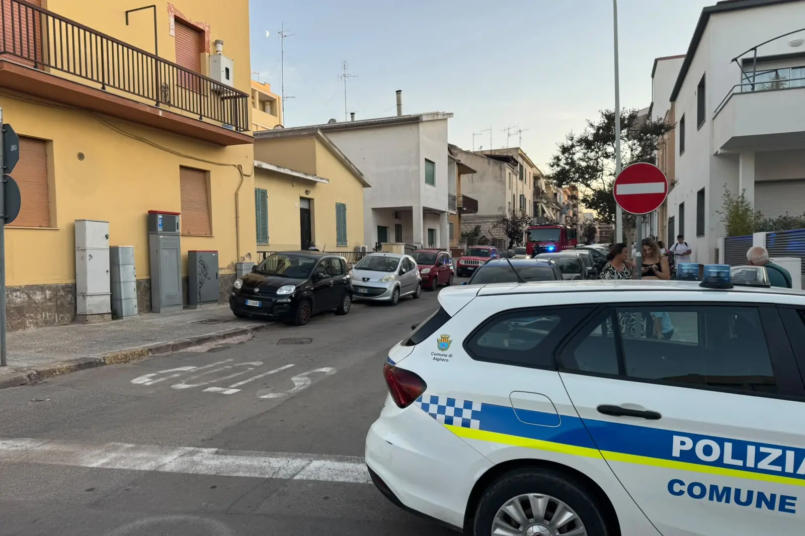 La polizia locale in via Porrino (Foto: Fiori)