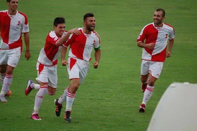 Marco Marcialis esulta dopo un gol