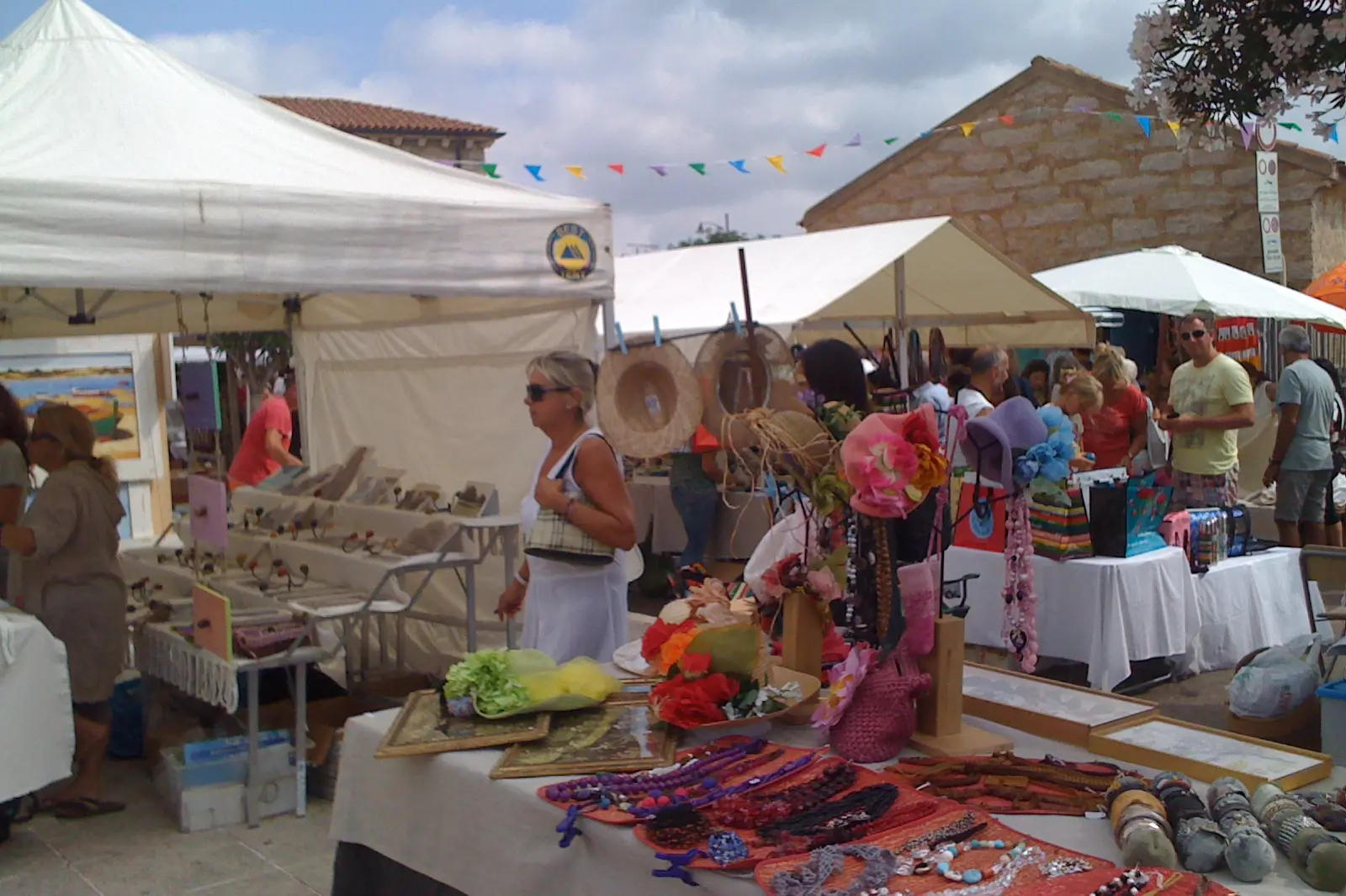 Il mercato di San Pantaleo (Archivio L'Unione Sarda)