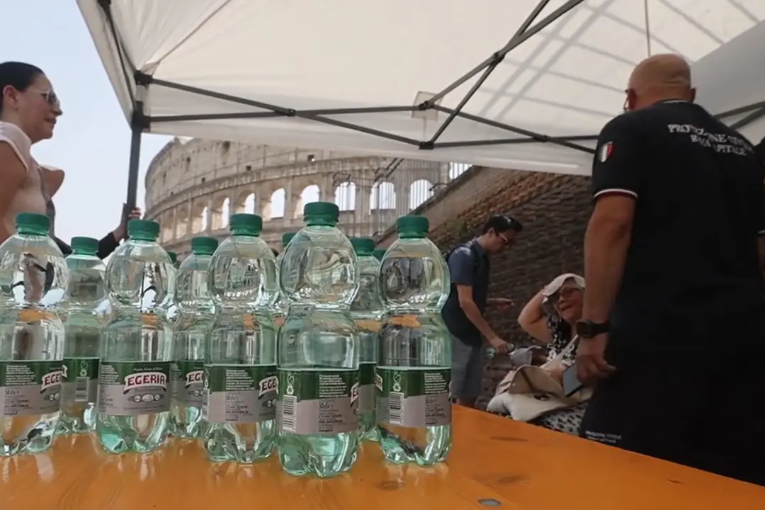Caldo a Roma, informazioni e acqua gratis per i turisti
