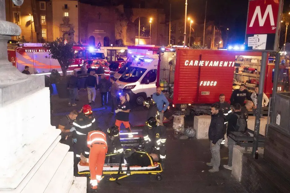 Roma, cede una scala mobile in metropolitana: diversi feriti (Ansa)