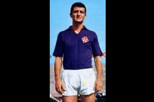 Diomedi con la maglia della Fiorentina (da una figurina del 1966)