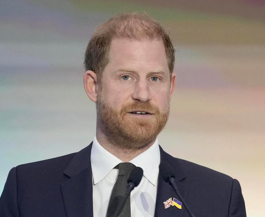 Arriva Carlo ma il presidente insulta Harry